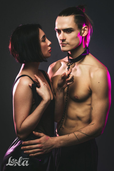 Черный ошейник Sin с поводком Черный ошейник Sin с поводком