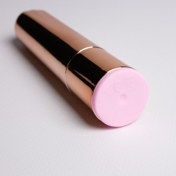 Золотистая перезаряжаемая вибропуля - 9,5 см. Золотистая перезаряжаемая вибропуля - 9,5 см.