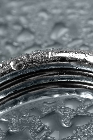 Металлическое кольцо на пенис