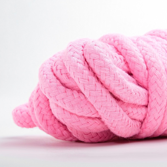 Розовая мягкая веревка для бондажа - 5 метров Розовая мягкая веревка для бондажа - 5 метров