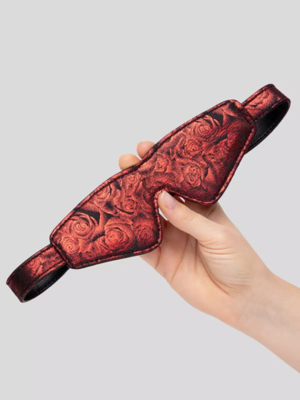 Двусторонняя красно-черная маска на глаза Reversible Faux Leather Blindfold Двусторонняя красно-черная маска на глаза Reversible Faux Leather Blindfold