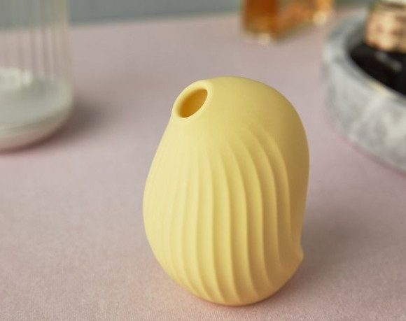 Желтый вакуум-волновой стимулятор с вибрацией и базой-ночником Cuddly Bird Желтый вакуум-волновой стимулятор с вибрацией и базой-ночником Cuddly Bird