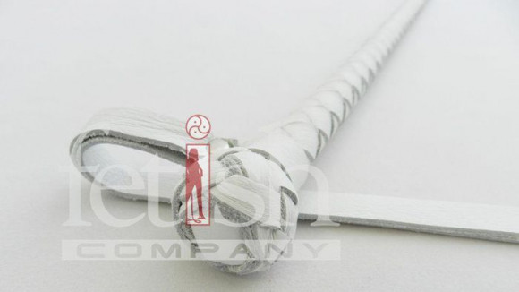 Стек спанкерный с наконечником-хлопушкой белого цвета - 75 см. Стек спанкерный с наконечником-хлопушкой белого цвета - 75 см.