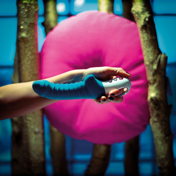 Бирюзовый вибратор с рёбрышками Tiger - 22,3 см. Бирюзовый вибратор с рёбрышками Tiger - 22,3 см.