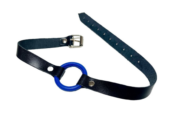 Синий кляп-кольцо на черных кожаных ремешках Синий кляп-кольцо на черных кожаных ремешках
