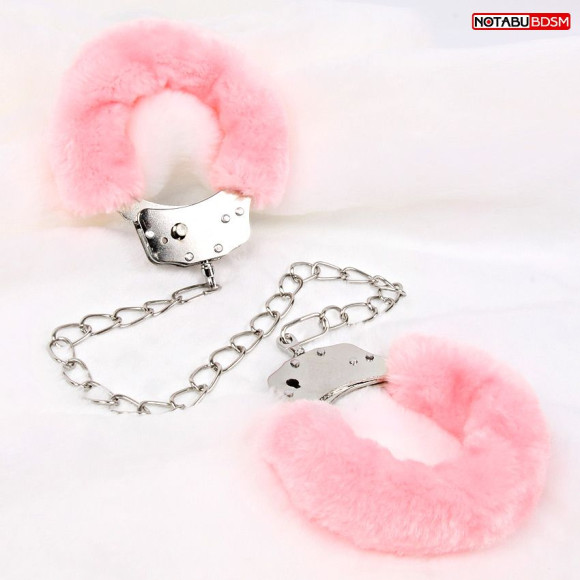 Металлические оковы с мягкой нежно-розовой опушкой Металлические оковы с мягкой нежно-розовой опушкой