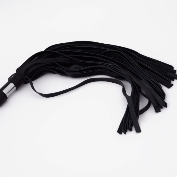 Черный кожаный флоггер со стальной ручкой - 45 см. Черный кожаный флоггер со стальной ручкой - 45 см.