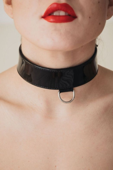 Черный лаковый ошейник на пряжке Черный лаковый ошейник на пряжке