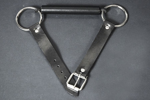 Кляп-трензель Щадящий на кожаных ремешках Кляп-трензель Щадящий на кожаных ремешках