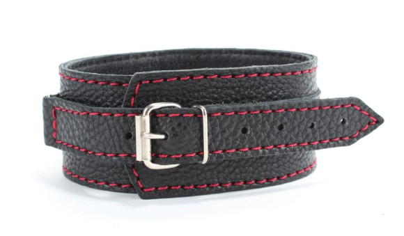 Черный ошейник из натуральной кожи с красной строчкой и кольцом Черный ошейник из натуральной кожи с красной строчкой и кольцом