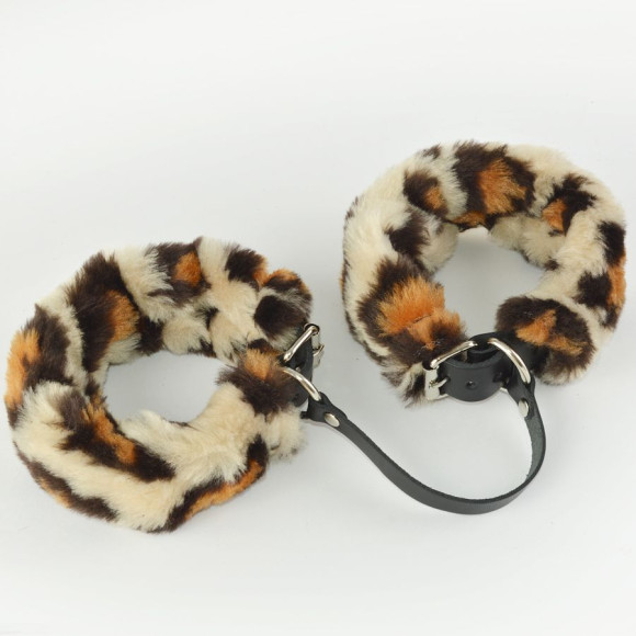 Черные кожаные оковы со съемной леопардовой опушкой Черные кожаные оковы со съемной леопардовой опушкой