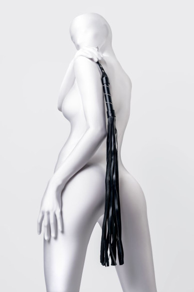 Черный флоггер Anonymo - 64 см. Черный флоггер Anonymo - 64 см.