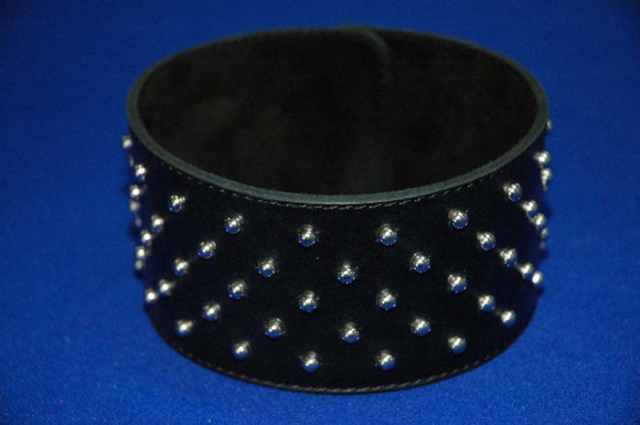 Широкий проклёпанный ошейник-полоска